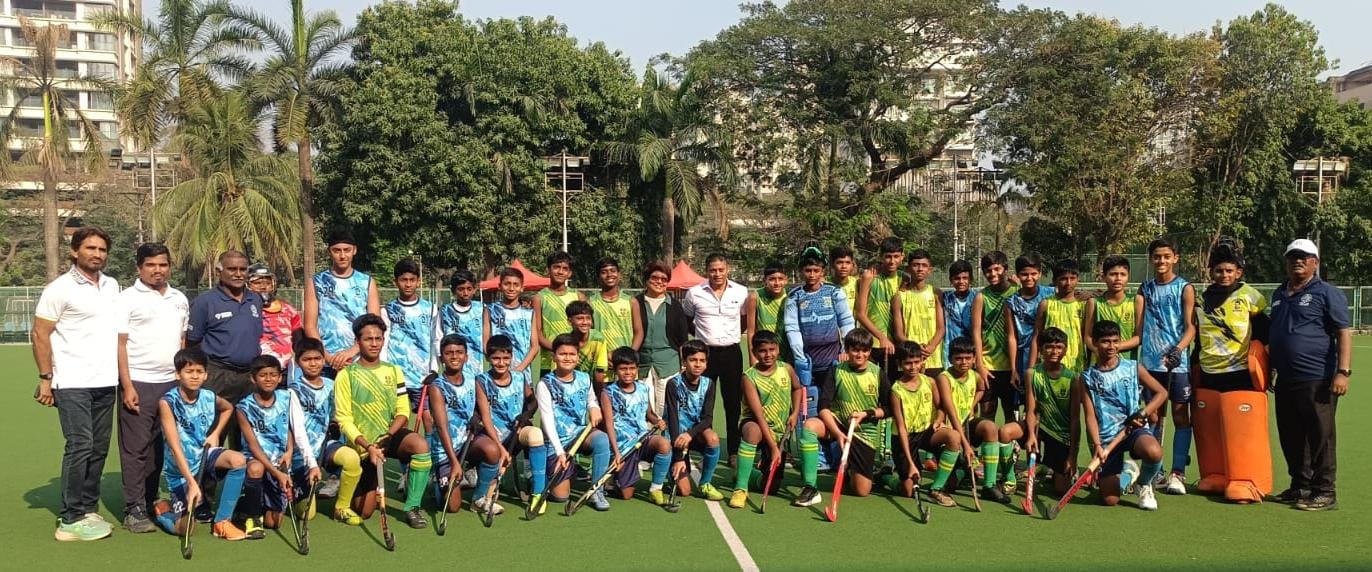 U-14 Hockey Team Triumphs in St. Andrews League.